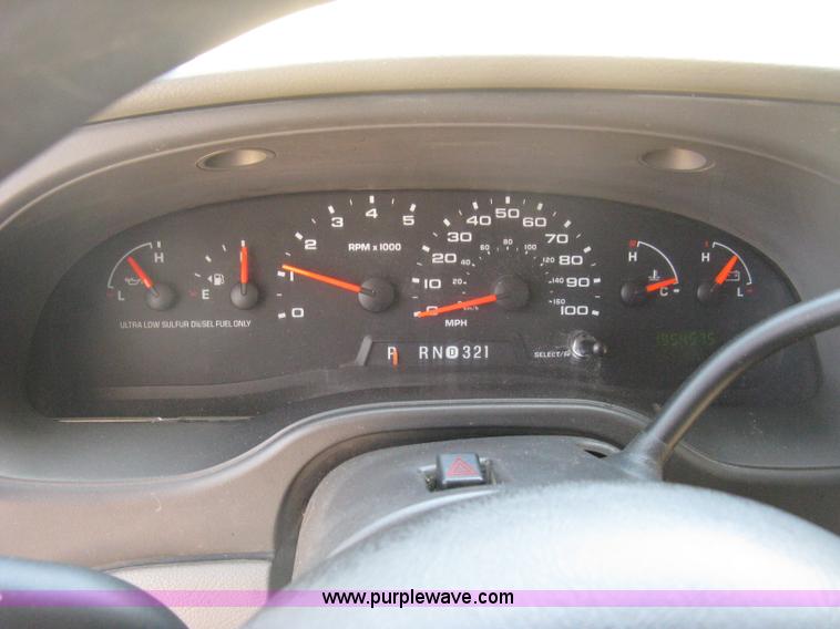 image for item D8364 2008 Ford E450 Super Duty Starcraft transit bus