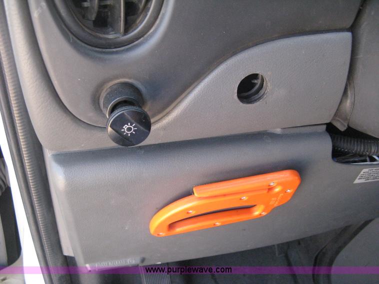 image for item D8364 2008 Ford E450 Super Duty Starcraft transit bus