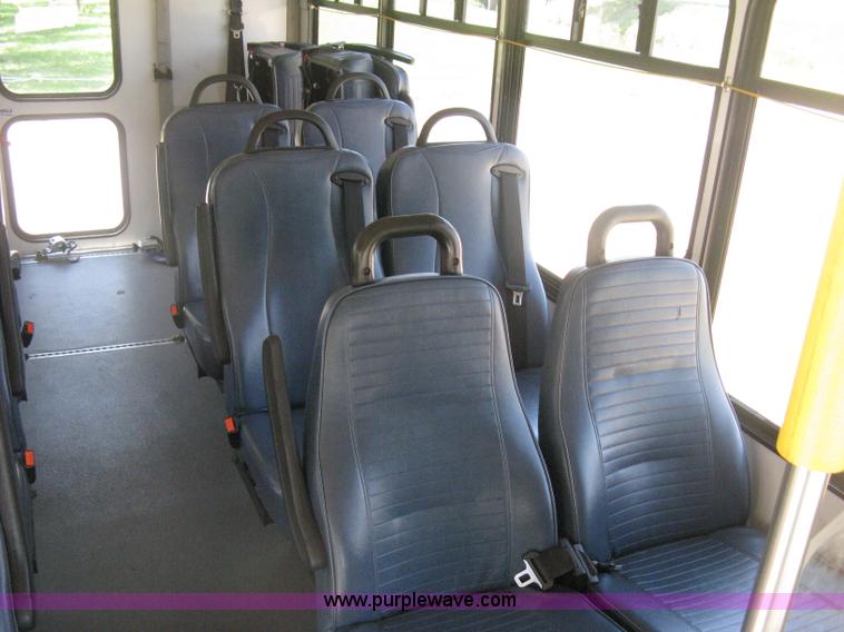 image for item D8364 2008 Ford E450 Super Duty Starcraft transit bus