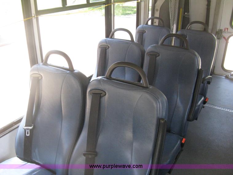 image for item D8364 2008 Ford E450 Super Duty Starcraft transit bus