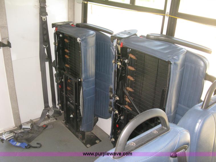 image for item D8364 2008 Ford E450 Super Duty Starcraft transit bus