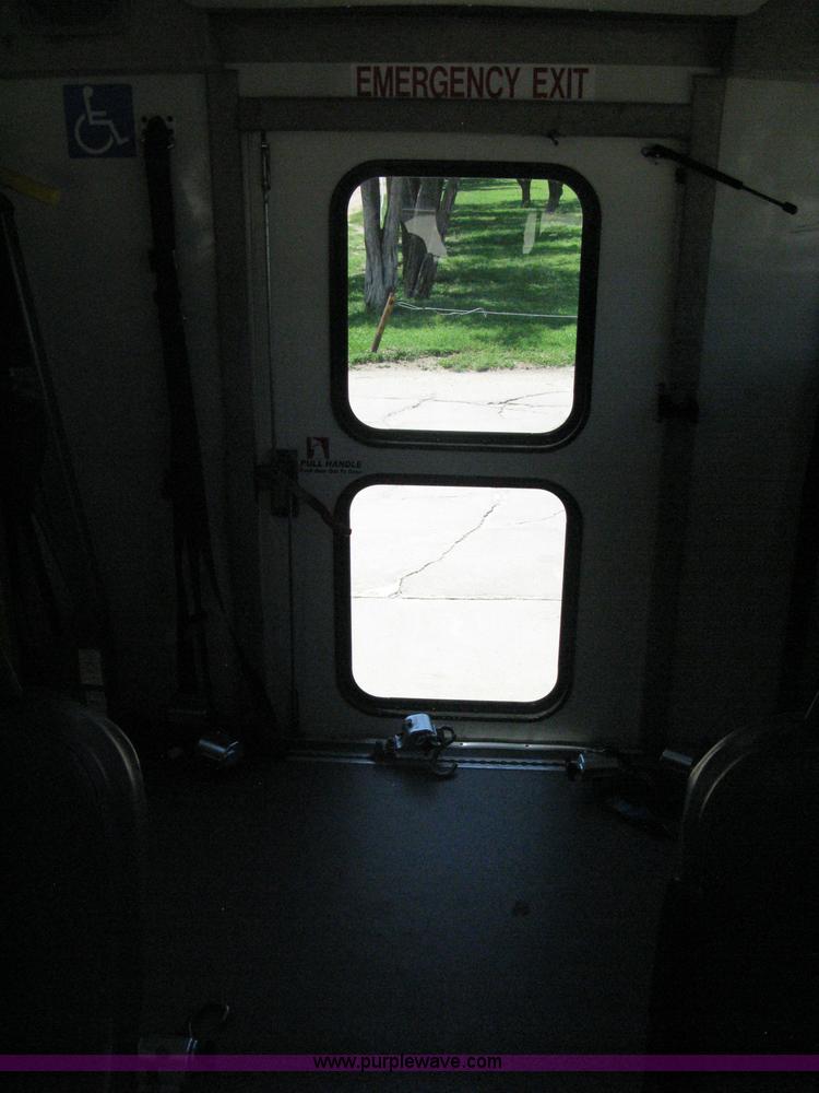 image for item D8364 2008 Ford E450 Super Duty Starcraft transit bus