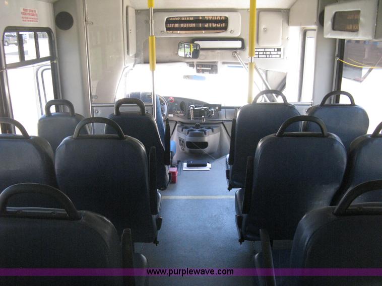 image for item D8364 2008 Ford E450 Super Duty Starcraft transit bus