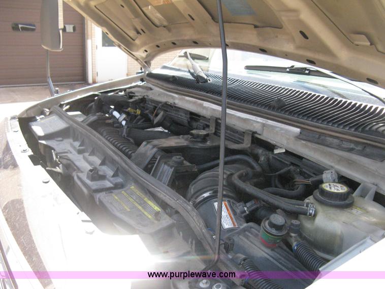 image for item D8364 2008 Ford E450 Super Duty Starcraft transit bus