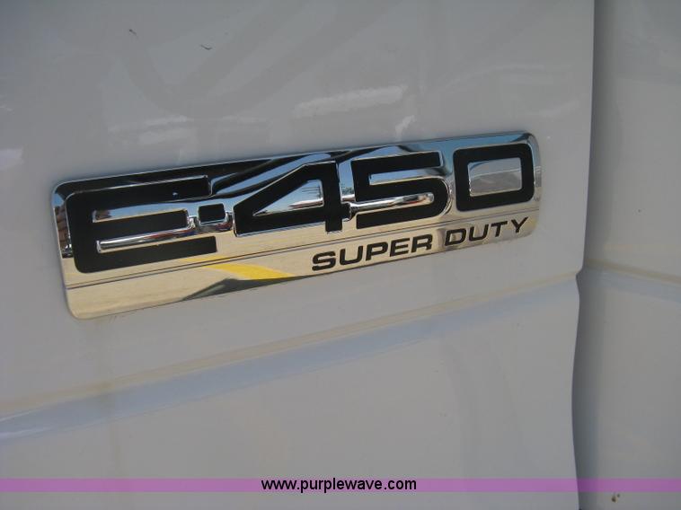 image for item D8364 2008 Ford E450 Super Duty Starcraft transit bus