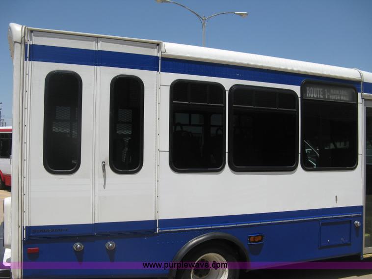 image for item D8364 2008 Ford E450 Super Duty Starcraft transit bus