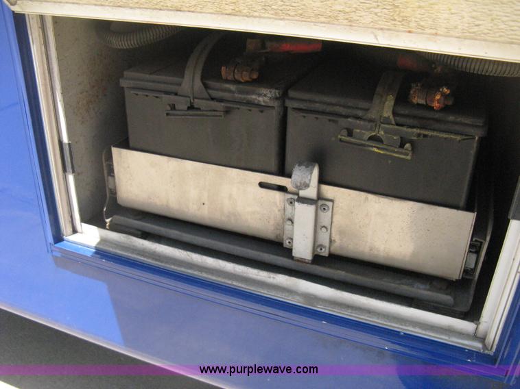 image for item D8364 2008 Ford E450 Super Duty Starcraft transit bus