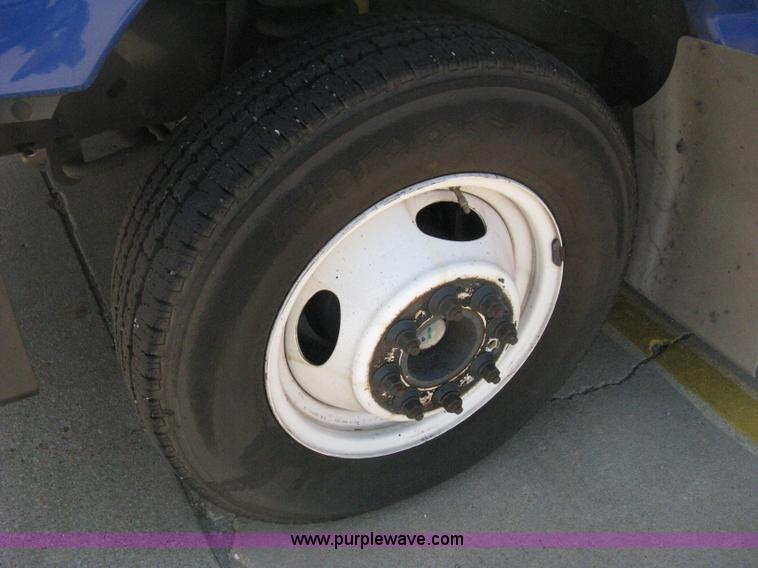 image for item D8364 2008 Ford E450 Super Duty Starcraft transit bus