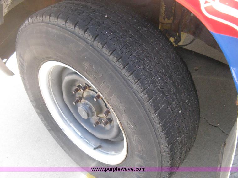 image for item D8365 1994 Ford E350 Collins transit bus