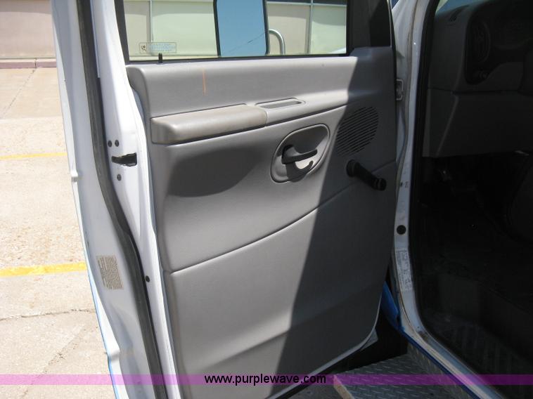 image for item D8366 1998 Ford E350 Eldorado transit bus