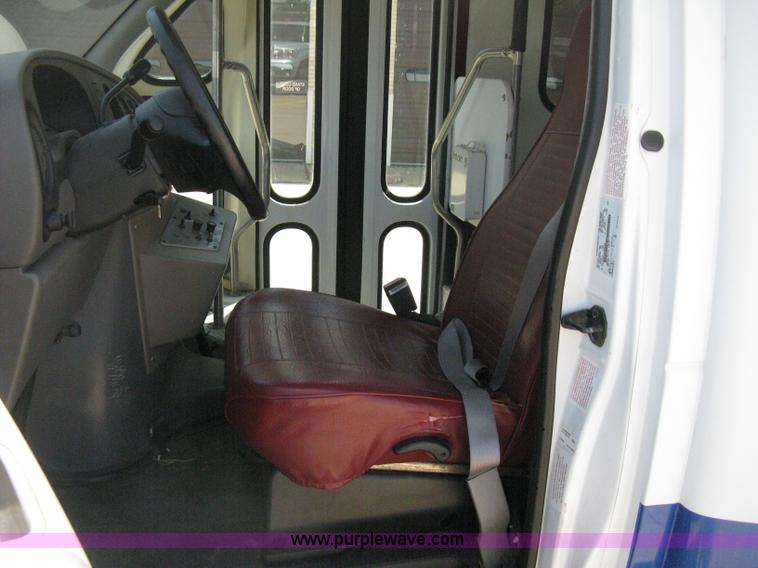 image for item D8366 1998 Ford E350 Eldorado transit bus