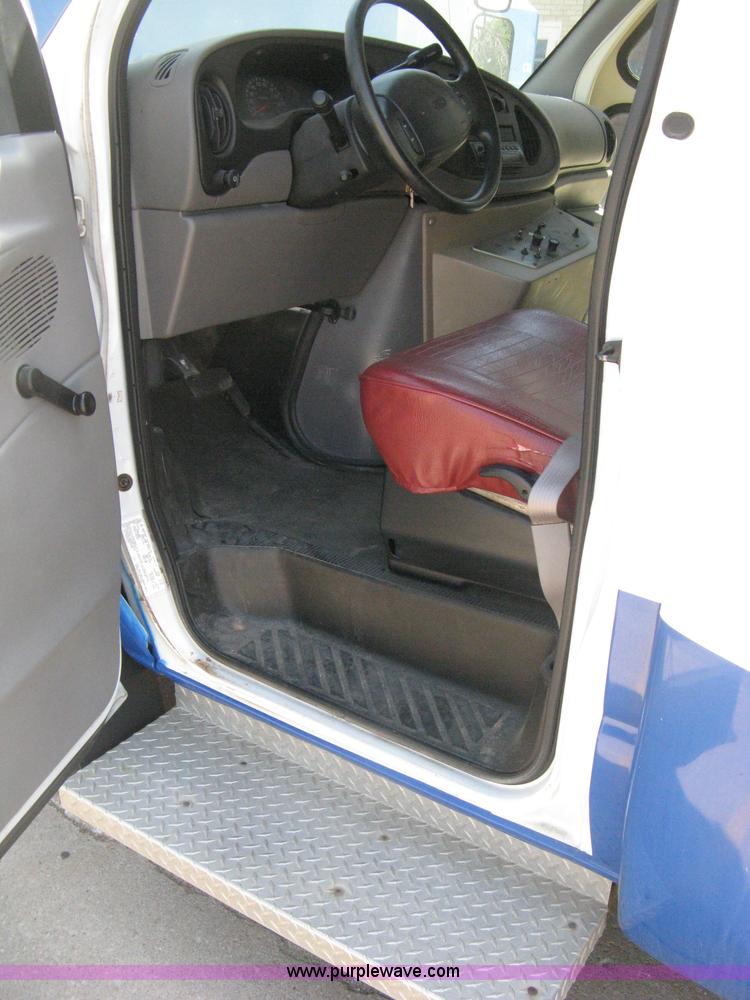 image for item D8366 1998 Ford E350 Eldorado transit bus