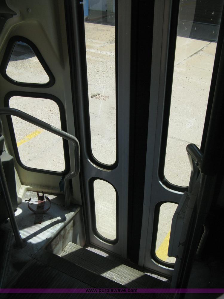 image for item D8366 1998 Ford E350 Eldorado transit bus