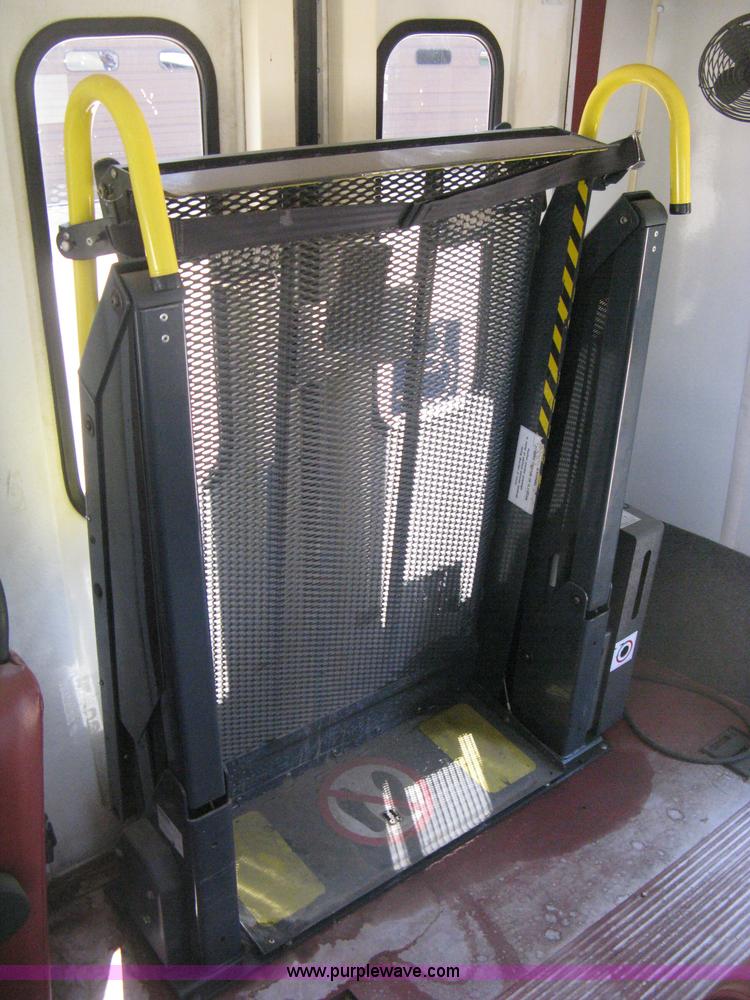 image for item D8366 1998 Ford E350 Eldorado transit bus