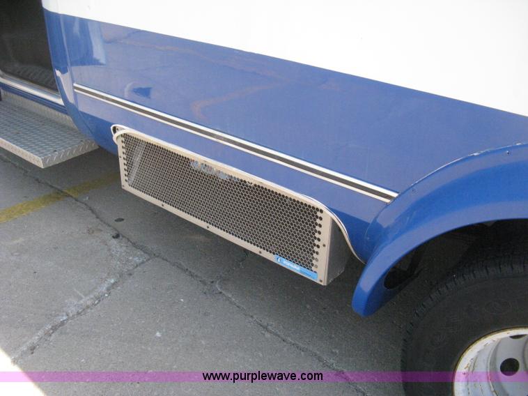 image for item D8366 1998 Ford E350 Eldorado transit bus