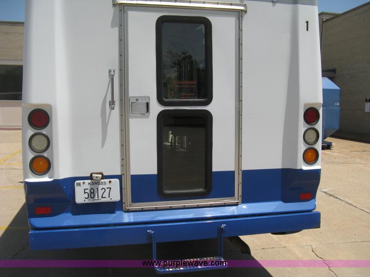 image for item D8366 1998 Ford E350 Eldorado transit bus