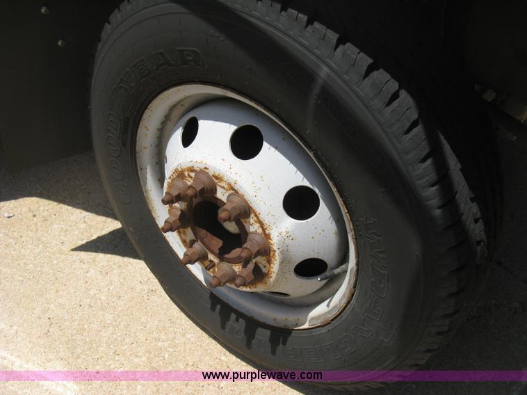 image for item D8366 1998 Ford E350 Eldorado transit bus