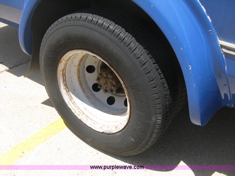 image for item D8366 1998 Ford E350 Eldorado transit bus