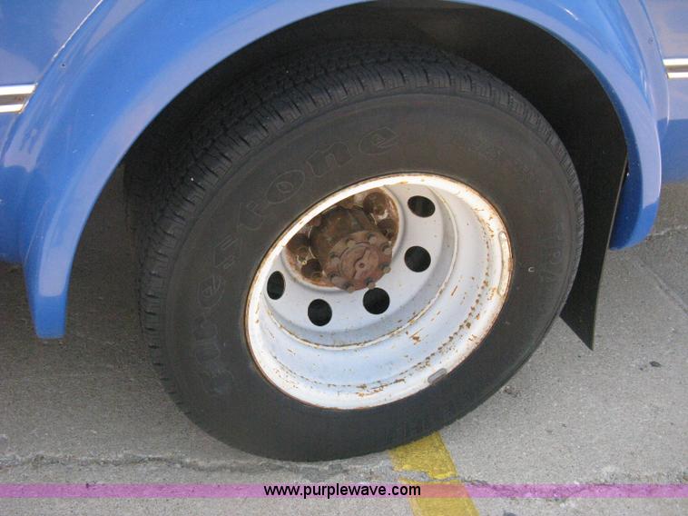 image for item D8366 1998 Ford E350 Eldorado transit bus