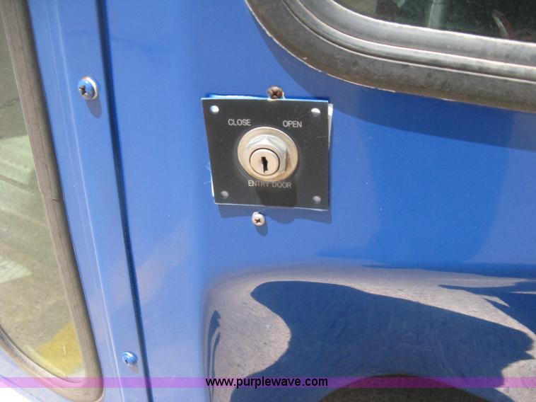 image for item D8366 1998 Ford E350 Eldorado transit bus