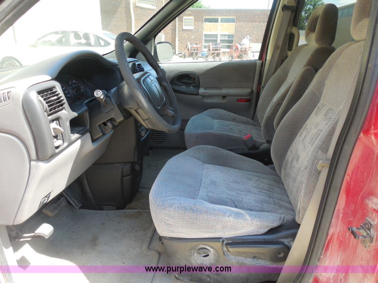 image for item D8385 2001 Pontiac Montana minivan
