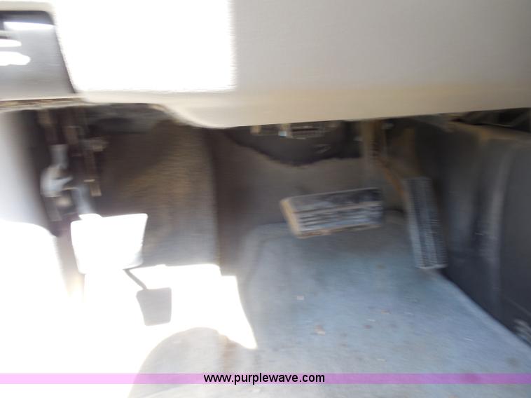 image for item D8385 2001 Pontiac Montana minivan