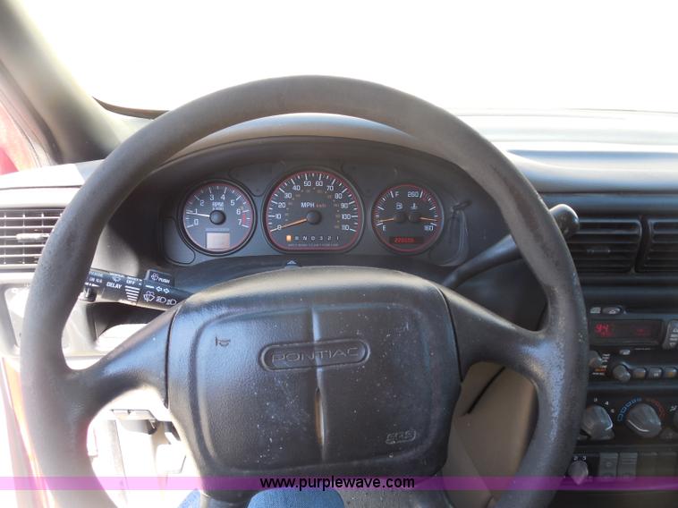 image for item D8385 2001 Pontiac Montana minivan