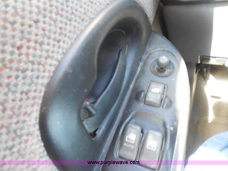 image for item D8385 2001 Pontiac Montana minivan