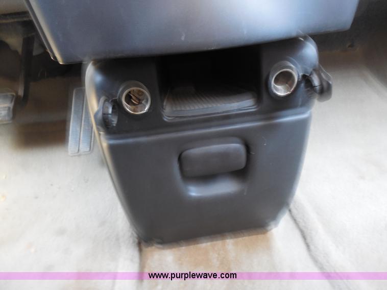 image for item D8385 2001 Pontiac Montana minivan