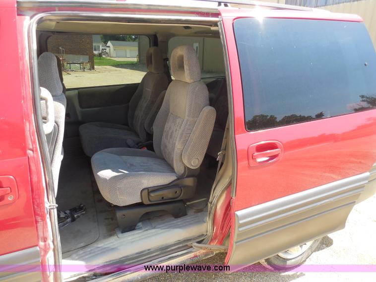 image for item D8385 2001 Pontiac Montana minivan