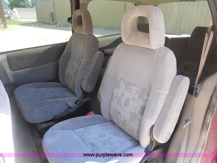 image for item D8385 2001 Pontiac Montana minivan