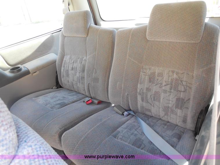 image for item D8385 2001 Pontiac Montana minivan
