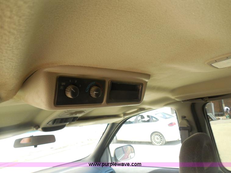 image for item D8385 2001 Pontiac Montana minivan