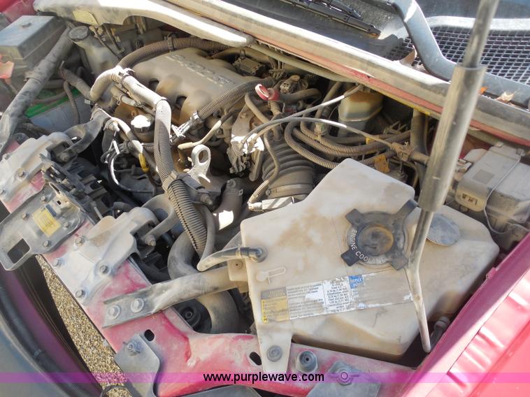 image for item D8385 2001 Pontiac Montana minivan