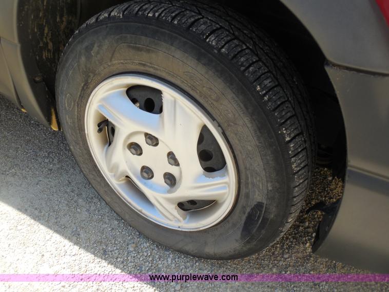 image for item D8385 2001 Pontiac Montana minivan