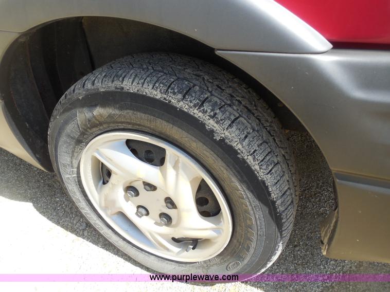 image for item D8385 2001 Pontiac Montana minivan