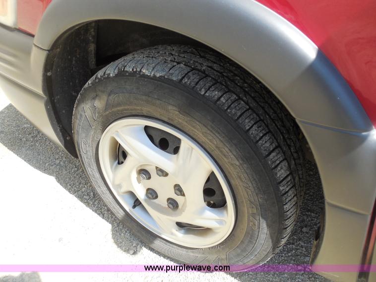 image for item D8385 2001 Pontiac Montana minivan