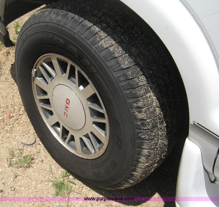 image for item D8390 1998 GMC Jimmy SL SUV