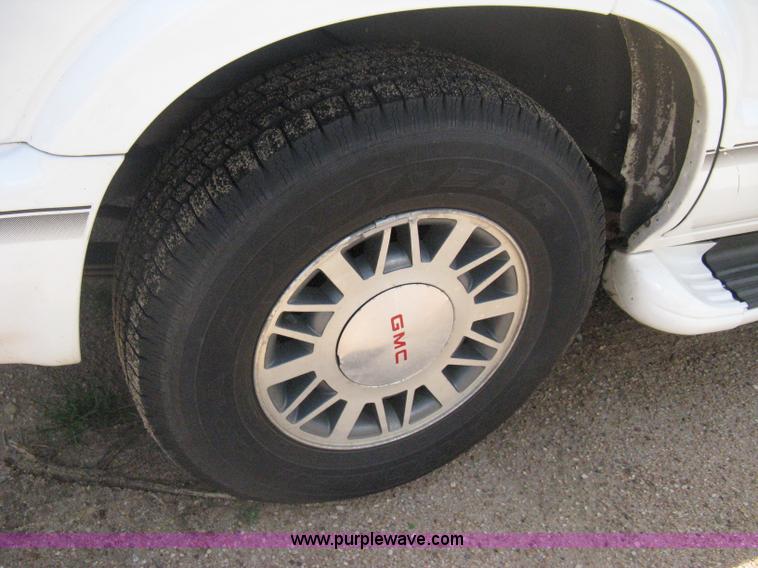 image for item D8390 1998 GMC Jimmy SL SUV