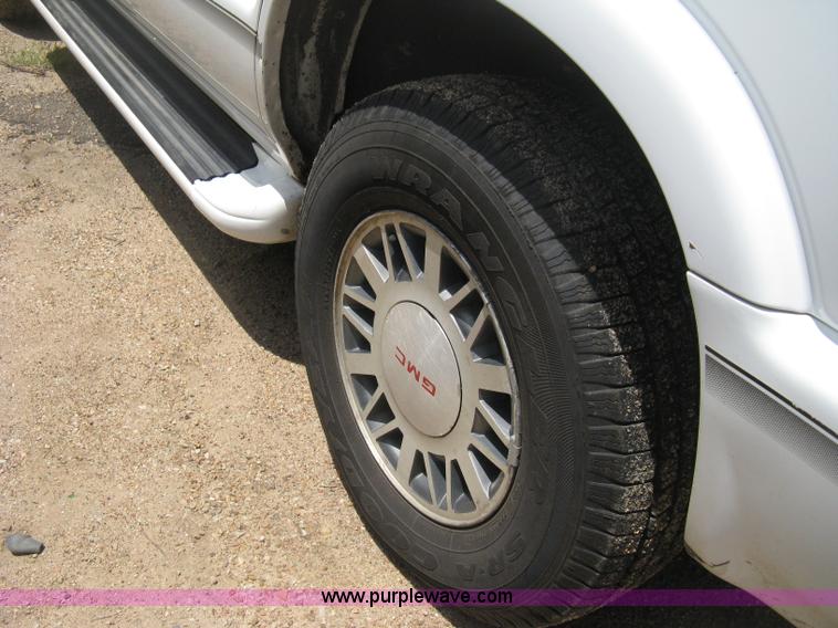 image for item D8390 1998 GMC Jimmy SL SUV