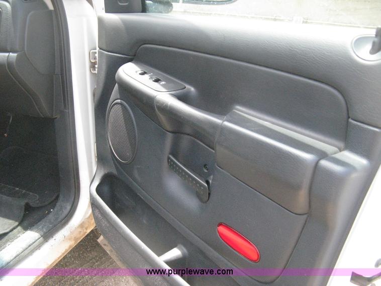 image for item D8391 2002 Dodge Ram 1500 SLT Quad Cab pickup truck