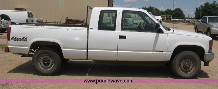 image for item D8393 1994 Chevrolet 1500 Extended Cab pickup truck