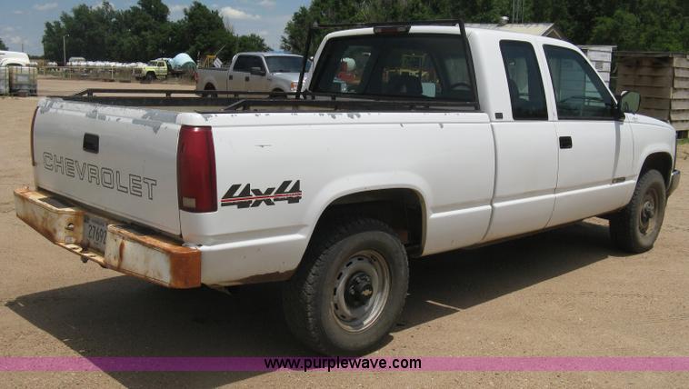 image for item D8393 1994 Chevrolet 1500 Extended Cab pickup truck