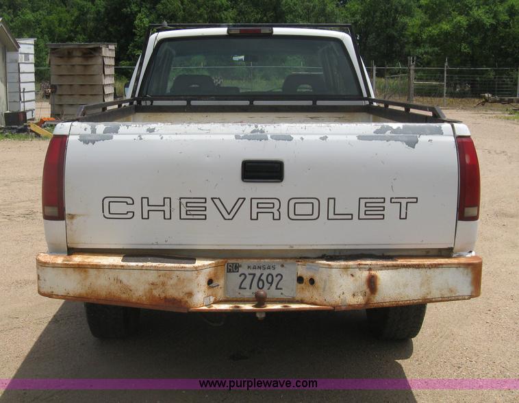 image for item D8393 1994 Chevrolet 1500 Extended Cab pickup truck