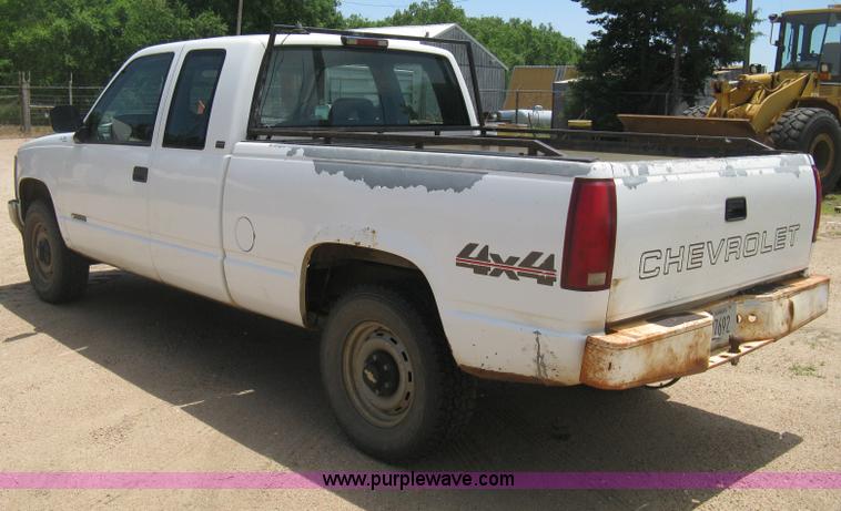 image for item D8393 1994 Chevrolet 1500 Extended Cab pickup truck