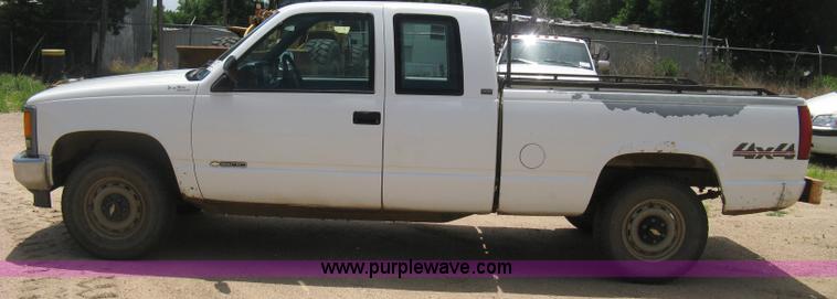image for item D8393 1994 Chevrolet 1500 Extended Cab pickup truck
