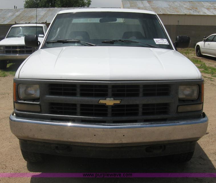 image for item D8393 1994 Chevrolet 1500 Extended Cab pickup truck