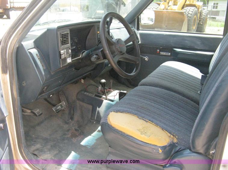 image for item D8393 1994 Chevrolet 1500 Extended Cab pickup truck