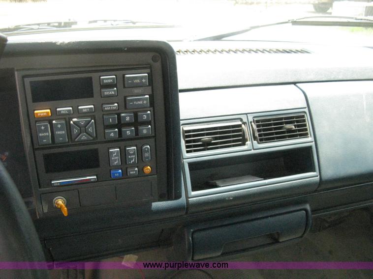 image for item D8393 1994 Chevrolet 1500 Extended Cab pickup truck