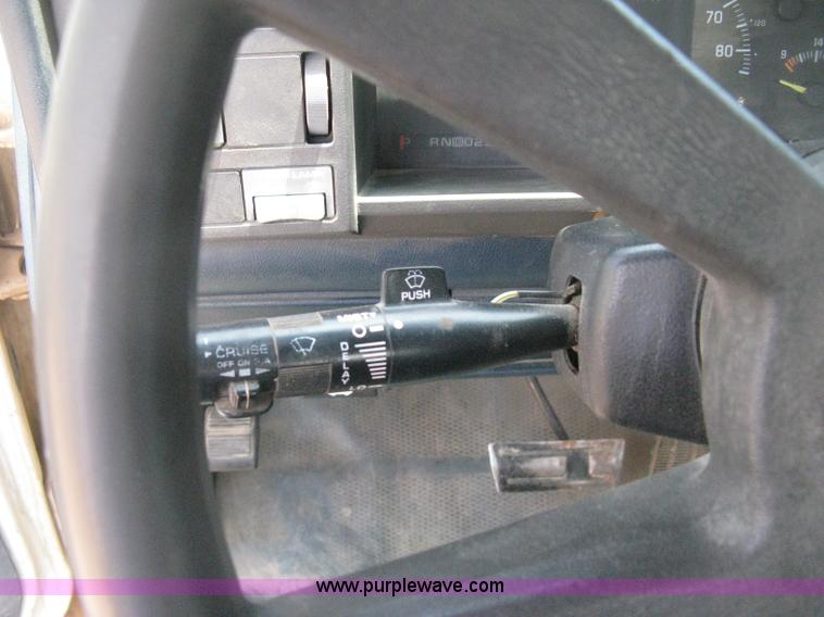 image for item D8393 1994 Chevrolet 1500 Extended Cab pickup truck